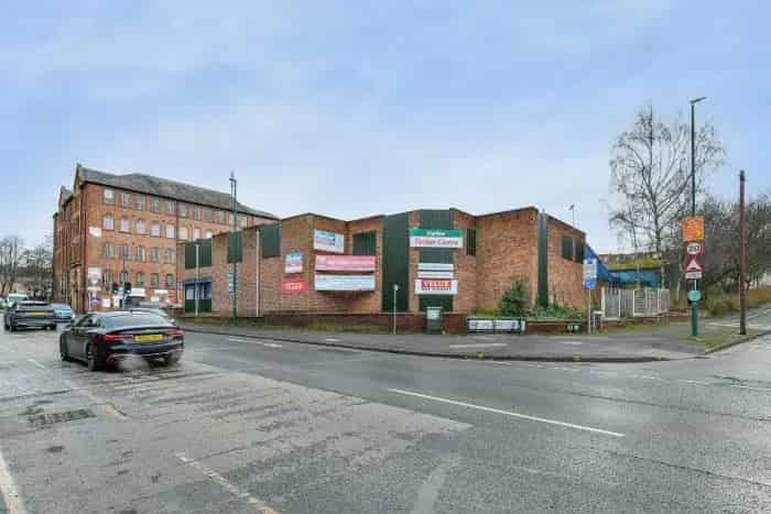 Freehold Office Building with Warehouse and Workshop