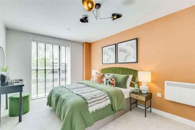 2 Bed Flat for Sale in Bracknell - Modern Apartment with Amenities