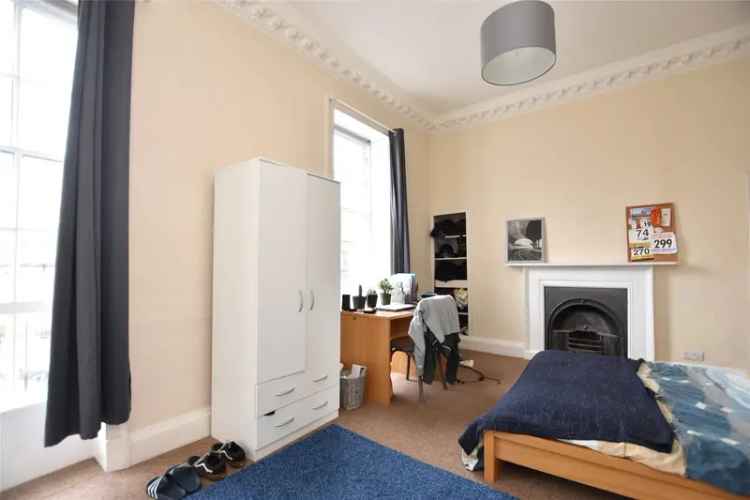 3 Bedroom Grade II Listed Apartment with Garage For Sale