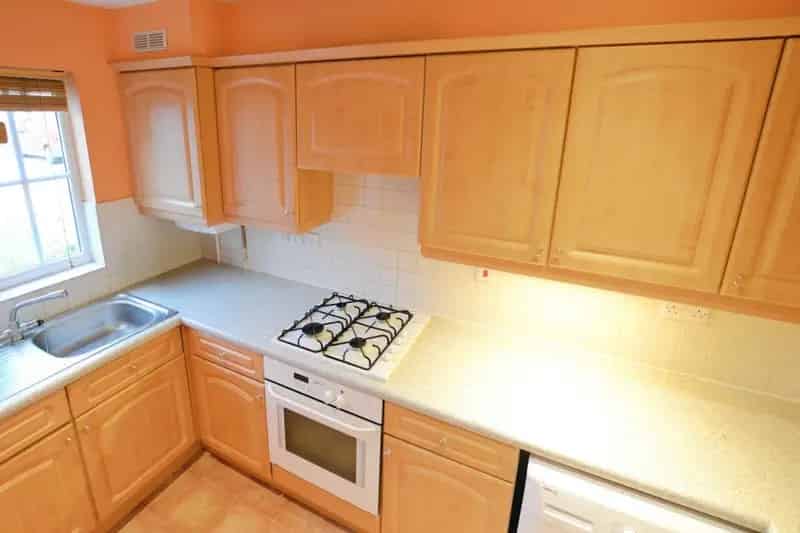 Modern 2-Bed House Highfield Park Gas Central Heating Driveway