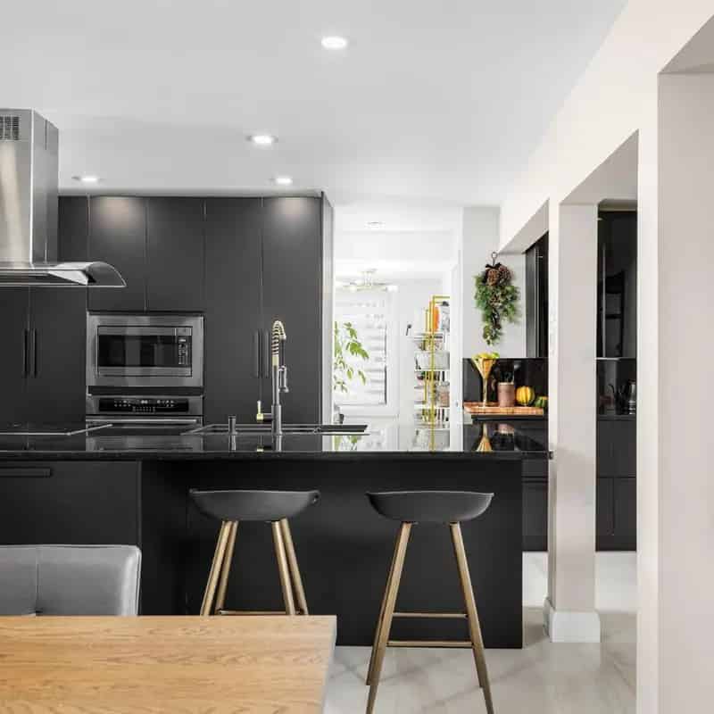 Modern 3-Bedroom Home in Blainville with In-Ground Pool