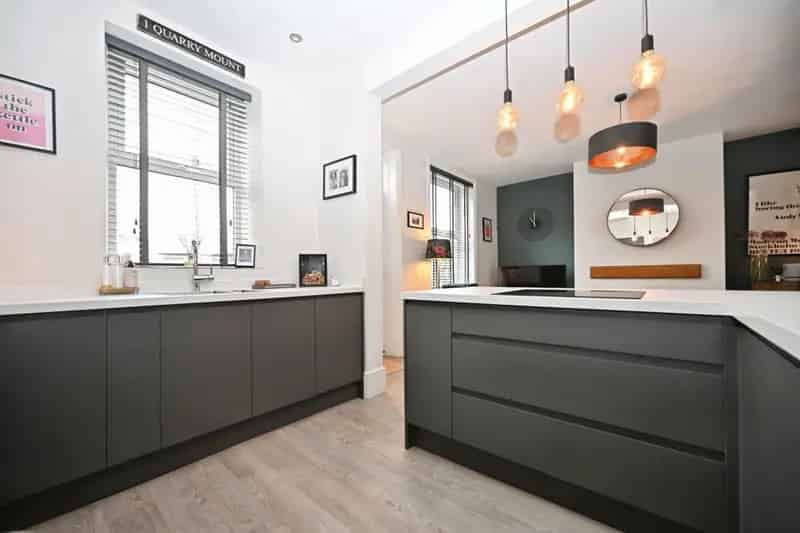 2 Bedroom House For Sale Near Yeadon Tarn