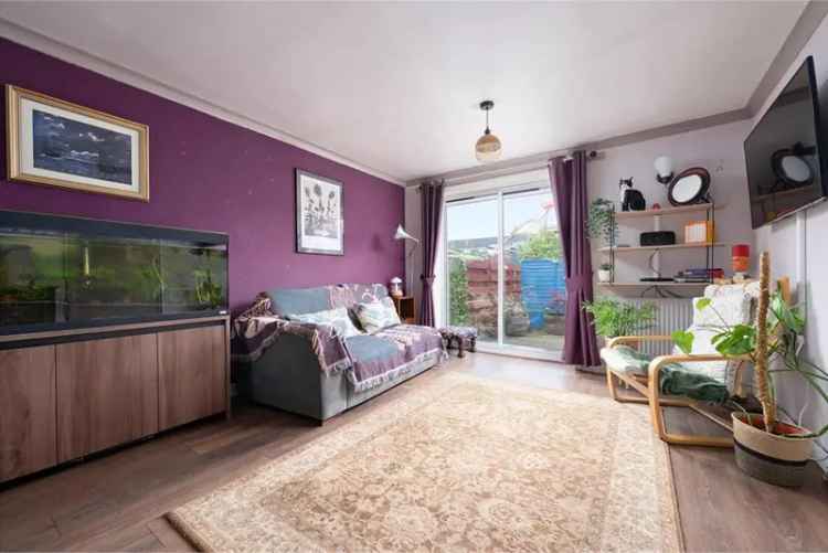 2 Bed Ground Floor Flat with Garden and Garage