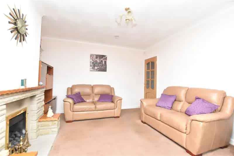 Three Bedroom Dormer Bungalow Extended Chain Free