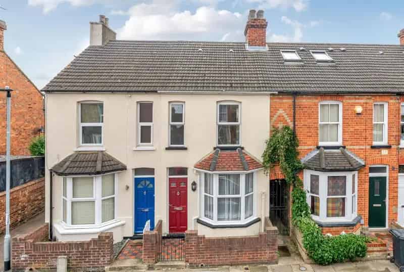 2 Bedroom Terraced House for Sale Castle Road