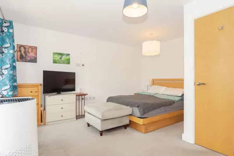 4 Bed House for Sale Near Canal and Green Spaces