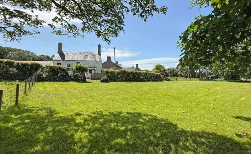 3 Bed Detached Farmhouse Near Beach
