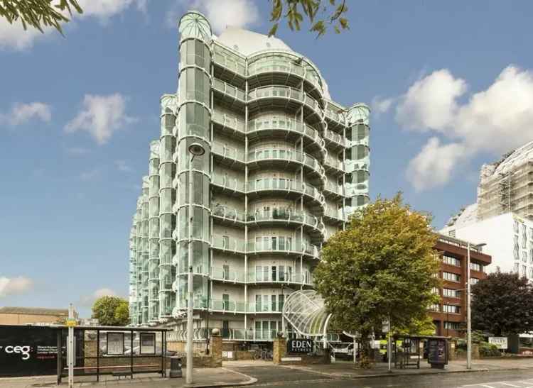 Ealing 2 Double Bedroom Apartment with Parking and Balcony