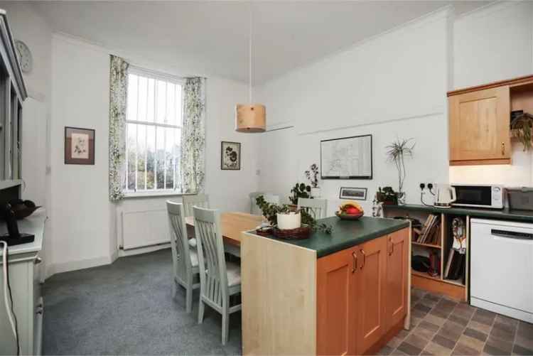 4 Bed House - Terraced with 1 Reception Room