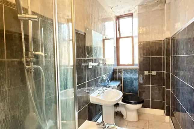1 Bedroom Flat for Sale in Thornwood Glasgow