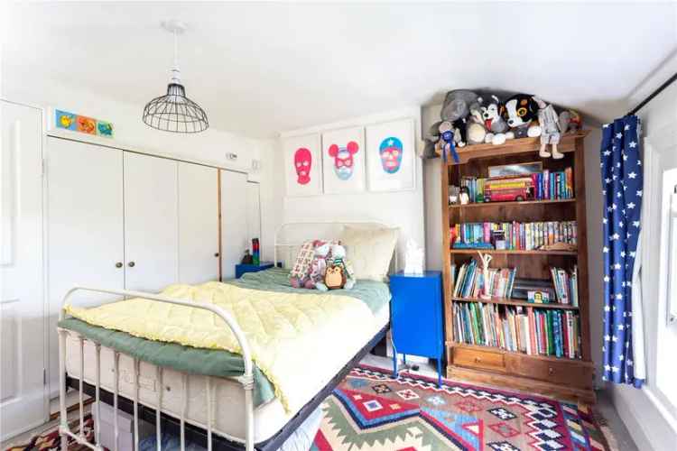 4 bedroom flat/apartment in London