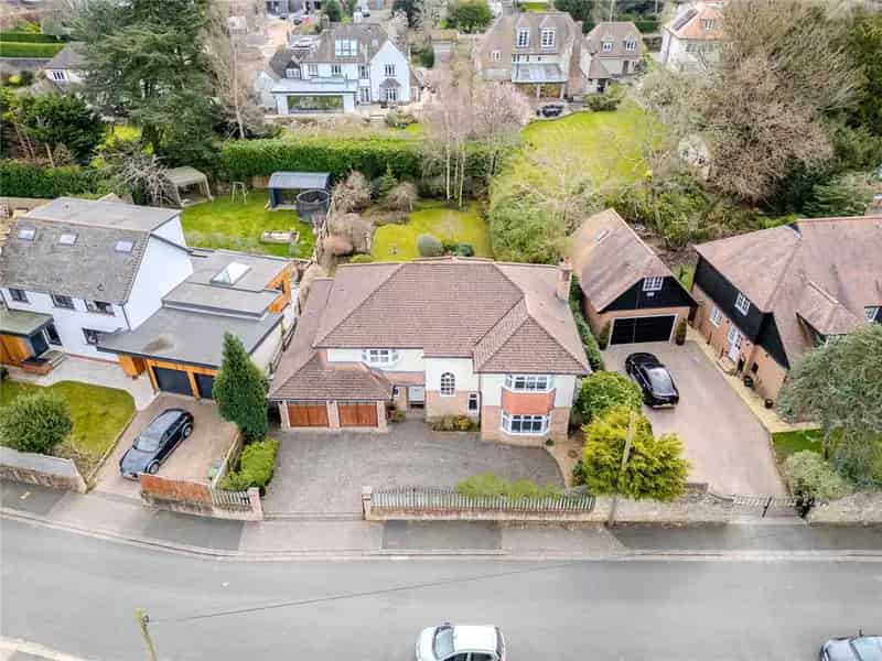 4 Bedroom Detached House for Sale in Quiet Location