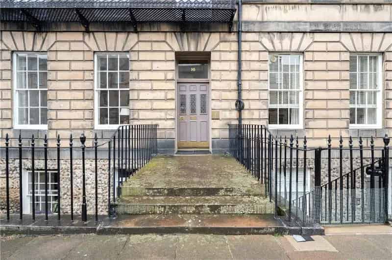 6 Bedroom Apartment for Rent in Edinburghs Georgian New Town