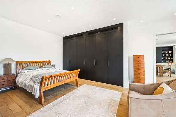 Stunning First Floor Apartment Fulham
