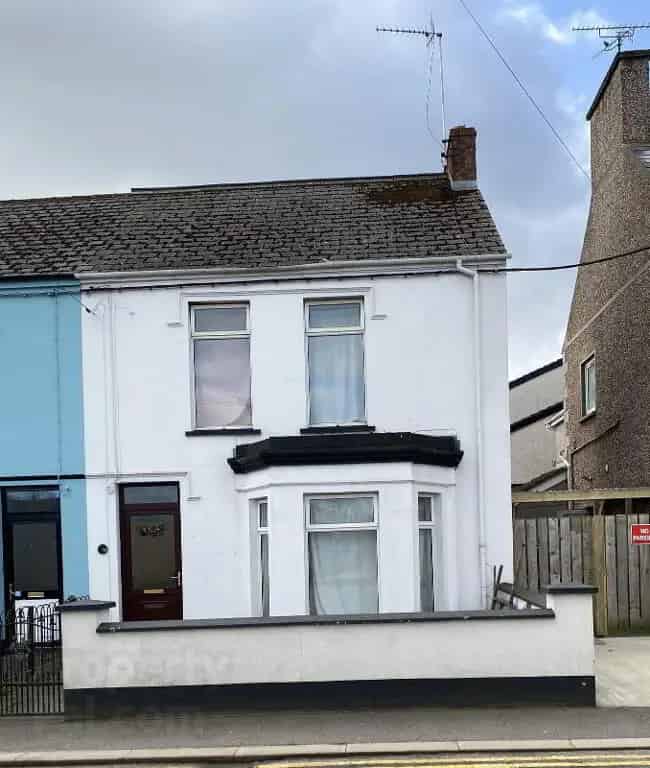 Three Bed End Terrace House Near Town Centre