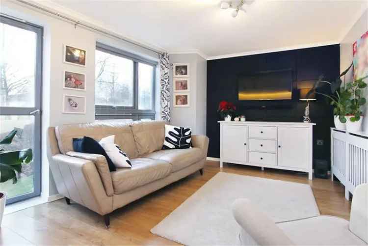 2 Bed Flat - Ground Floor with 1 Reception Room