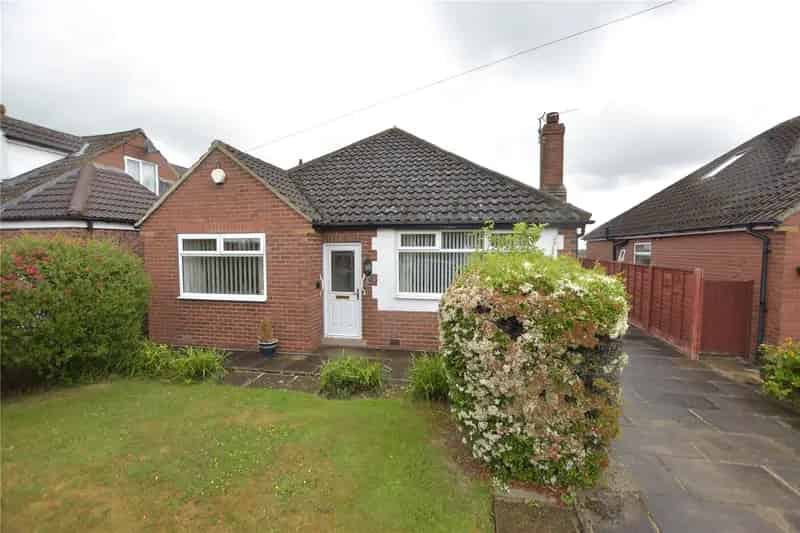 Detached Property in Scholes with Stunning Views and Modern Interior