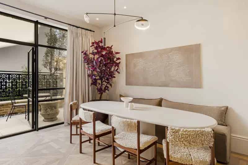 Luxury Triplex Apartment in London with 3 Bedrooms and Private Terrace