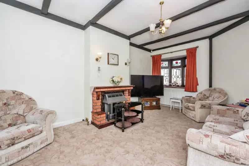 Spacious Semi Detached Bungalow Two Bedrooms Garage Grays