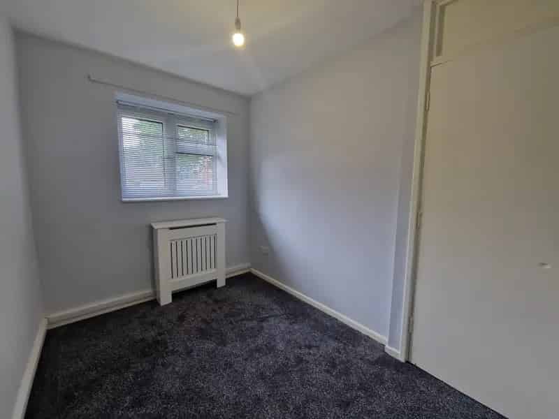 Spacious 3-Bed Flat in Rubery B45 Ideal for Families Professionals