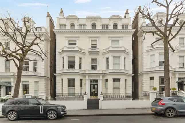 3-Bedroom Apartment for Sale in Holland Park W11