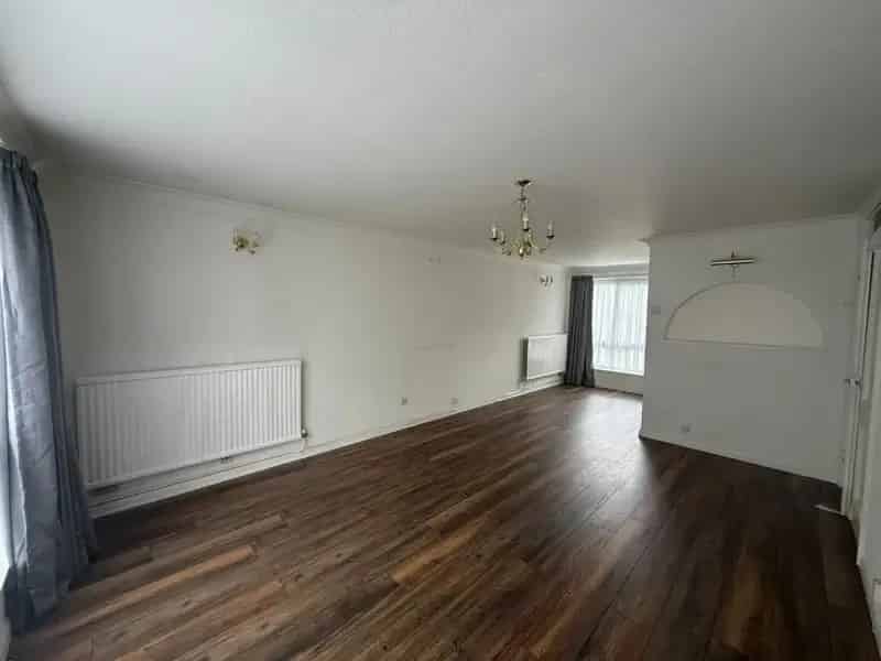 2 Bedroom Flat To Let Hayes Town