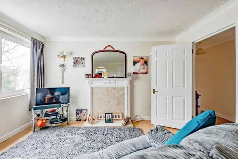 Two Bedroom Retirement Apartment Near Town Centre