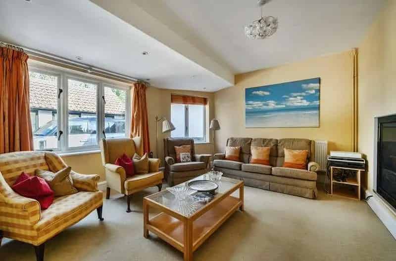 4 Bed House for Sale in Woking