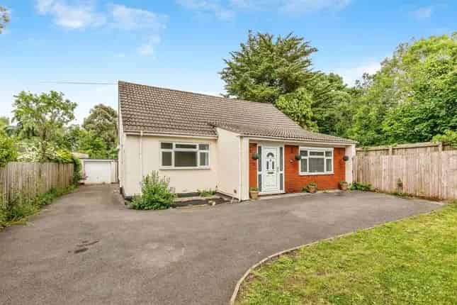 Five Bedroom Detached House for Sale