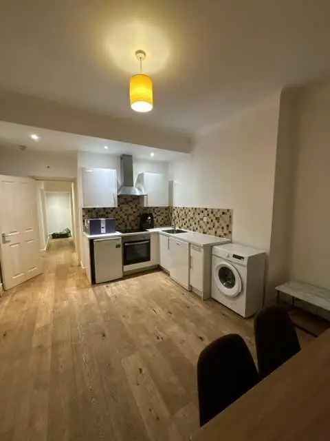 2 Bedroom Apartment to Rent in Brighton