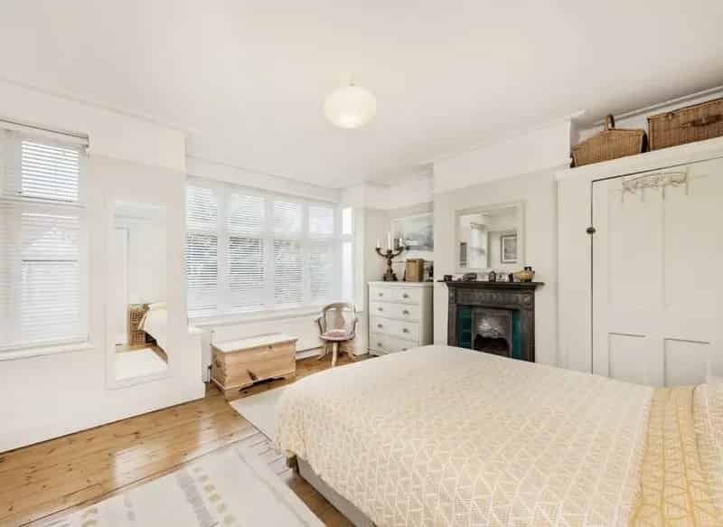 Edwardian Four Bedroom House in Hendon