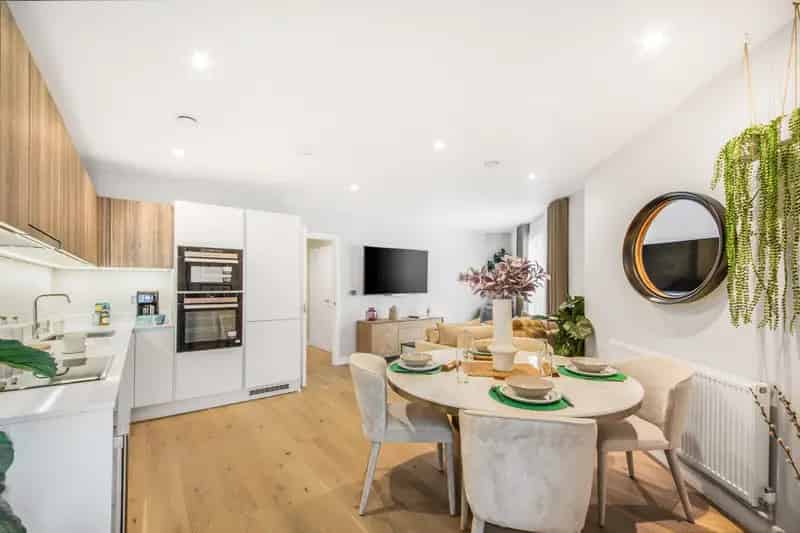 2 Bedroom Apartment for Sale Twickenham Gateway Help to Buy Available