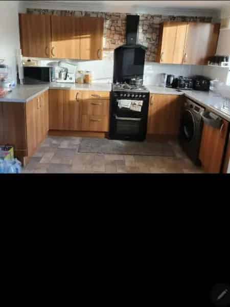 Spacious 2-Bedroom Flat Near Schools and Supermarkets