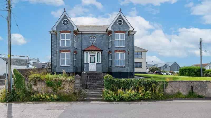 6 Bedroom Detached House for Sale in Port Isaac