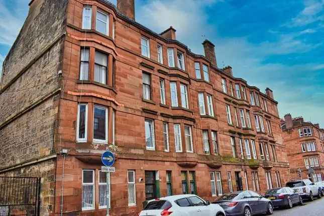 Flat to rent in Calder Street, Govanhill, Glasgow G42