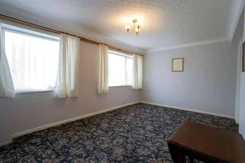 2 Bed Flat for Sale Cash Buyers Only Sheldon