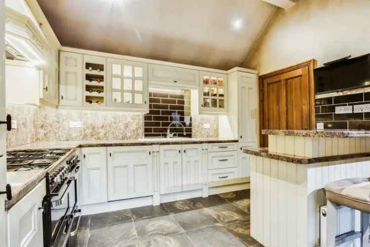 3 Bed Grade II Listed Cottage Crofton Detached Garage Ample Parking