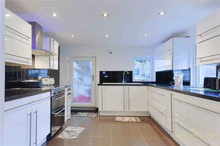 3 Bedroom House to Rent Near Central Park