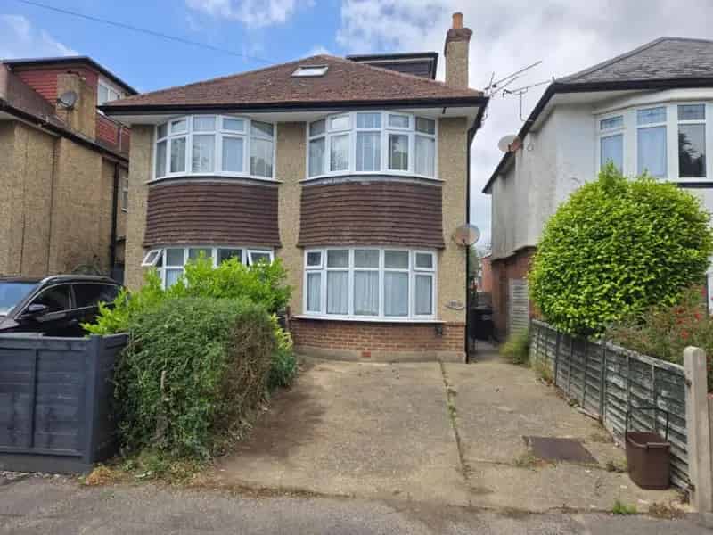2 Bedroom Garden Apartment Iford
