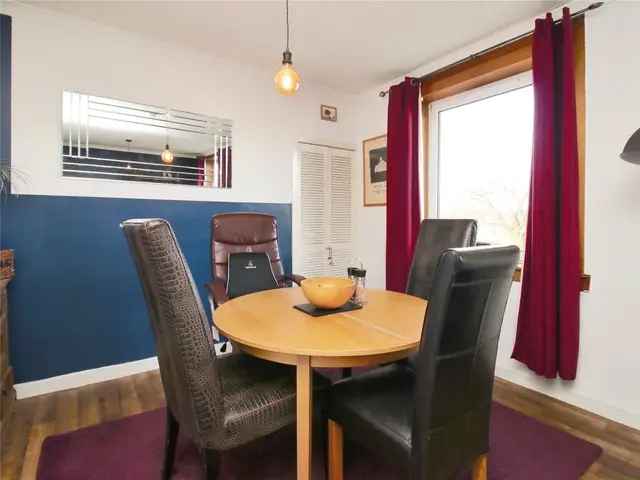 3 Bedroom Flat for Sale in Pilton