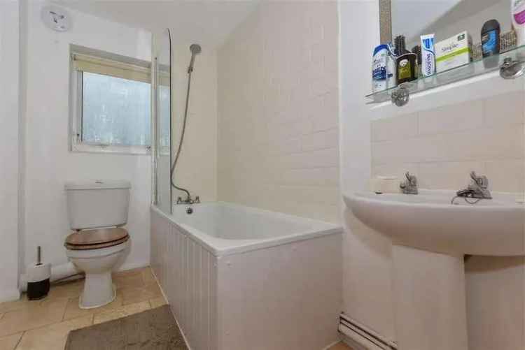 2 Bed House for Sale Near Amenities Chain Free