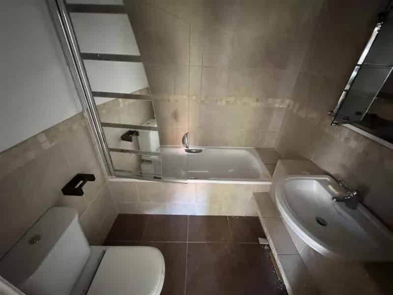 3 Bed Freehold Detached House with 3 Bathrooms and Gardens