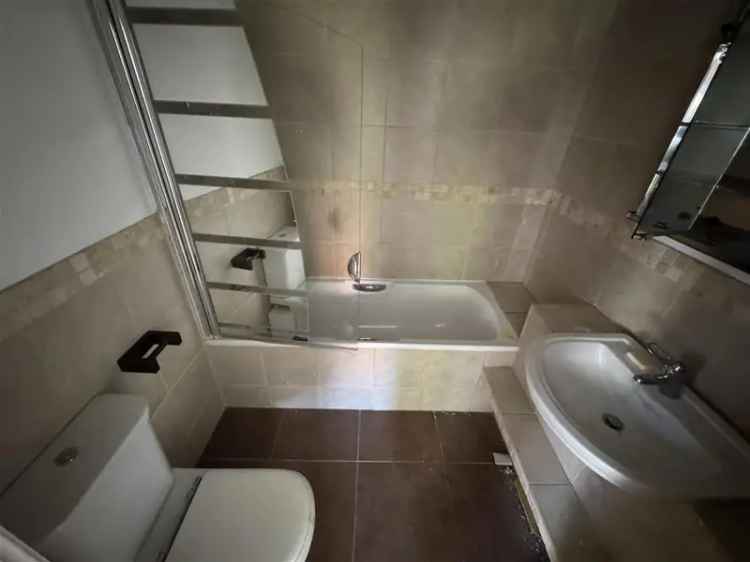 3 Bed Freehold Detached House with 3 Bathrooms and Gardens