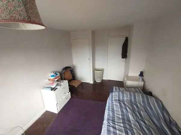 Flat For Rent in Mid Sussex, England