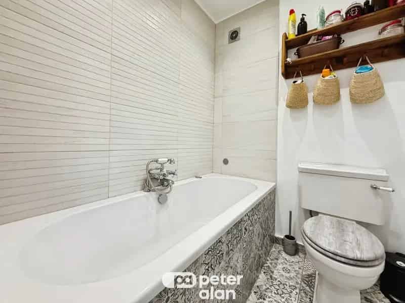 Immaculate 3 Bedroom House Family Home Available July