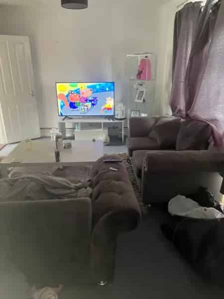 2 Double Bedroom Flat Near School and Station