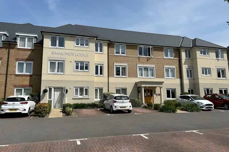 1 Bedroom Retirement Apartment Near Drayton Shops