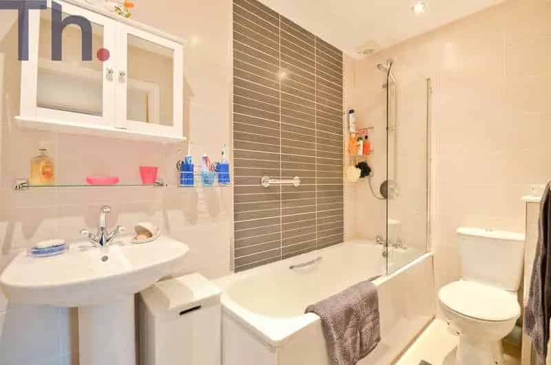 3 bed flat for sale