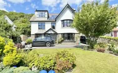 Lynton Detached House with Stunning Views and Multiple Ensuite Bedrooms
