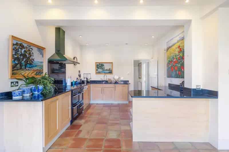 5 Bedroom Family Home St Stephens London